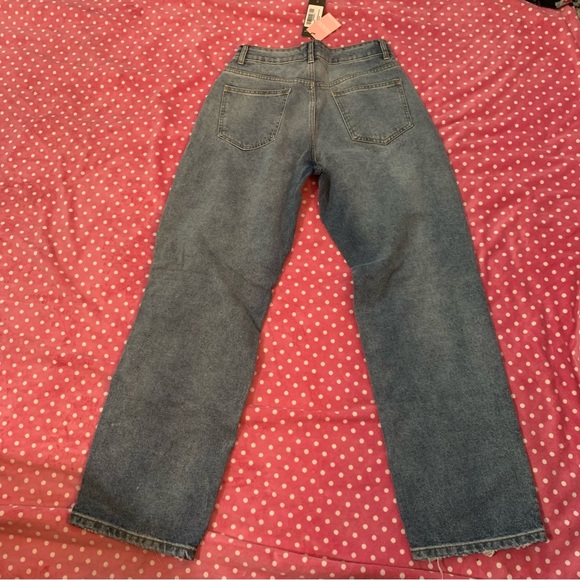 Pretty Little Thing ripped Jeans NWT - Picture 3 of 4